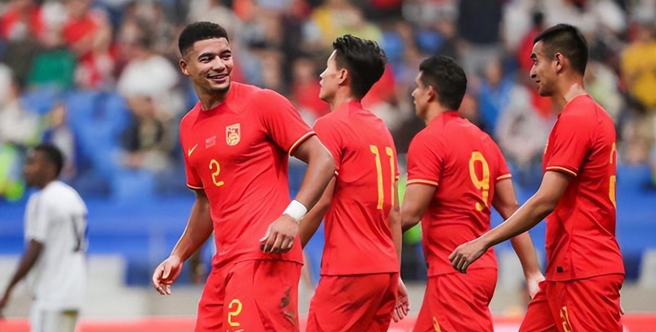 乐鱼-国足VS新加坡：李昊镇守国门 韦世豪王钰栋领衔进攻 武磊替补待命